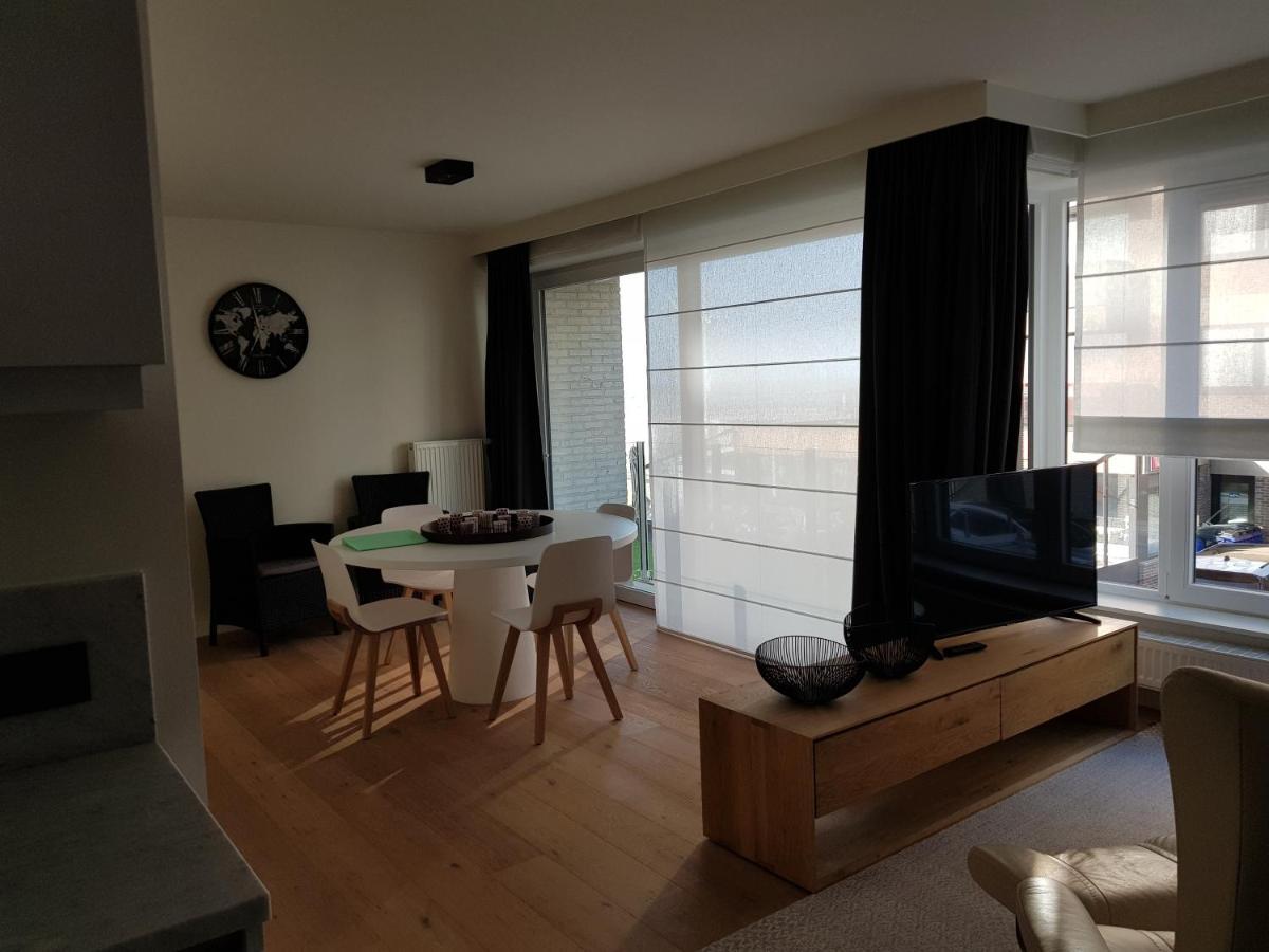 Koksijde Zeedijk La Digue 102 Appartement Met Garage - Lateraal Zeezicht Exterior photo